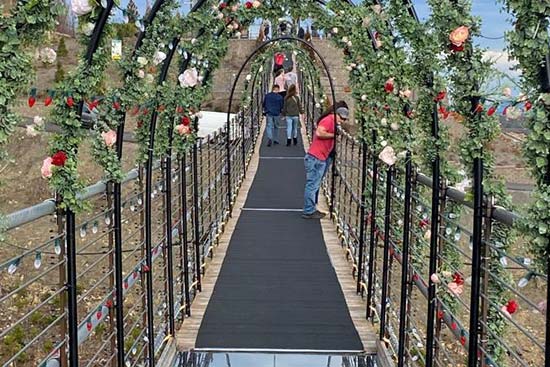 Gatlinburg_Tunnel_Glass