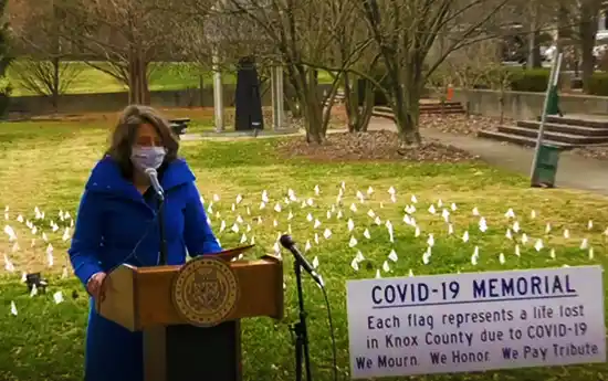 Knoxville Mayor Indya Kincannon unveiling a COVID-19 memorial