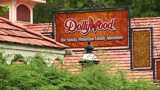Dollywood entrance sign