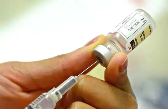 syringe with vacciine bottle